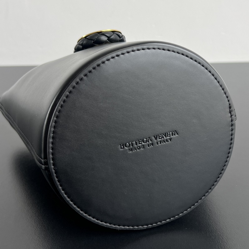 #BV 25早春新款Liberta 水桶包 815244 一隻可愛(ài)的水桶包，設(shè)計(jì)