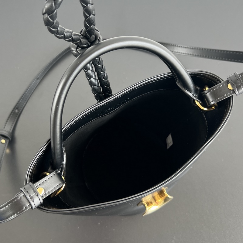 #BV 25早春新款Liberta 水桶包 815244 一隻可愛(ài)的水桶包，設(shè)計(jì)