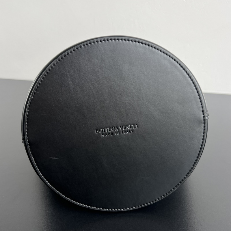 #BV 25早春新款Liberta 水桶包 806038 一隻可愛的水桶包，設計