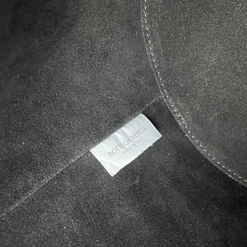 #BV 25早春新款Liberta 水桶包 806038 一隻可愛的水桶包，設計