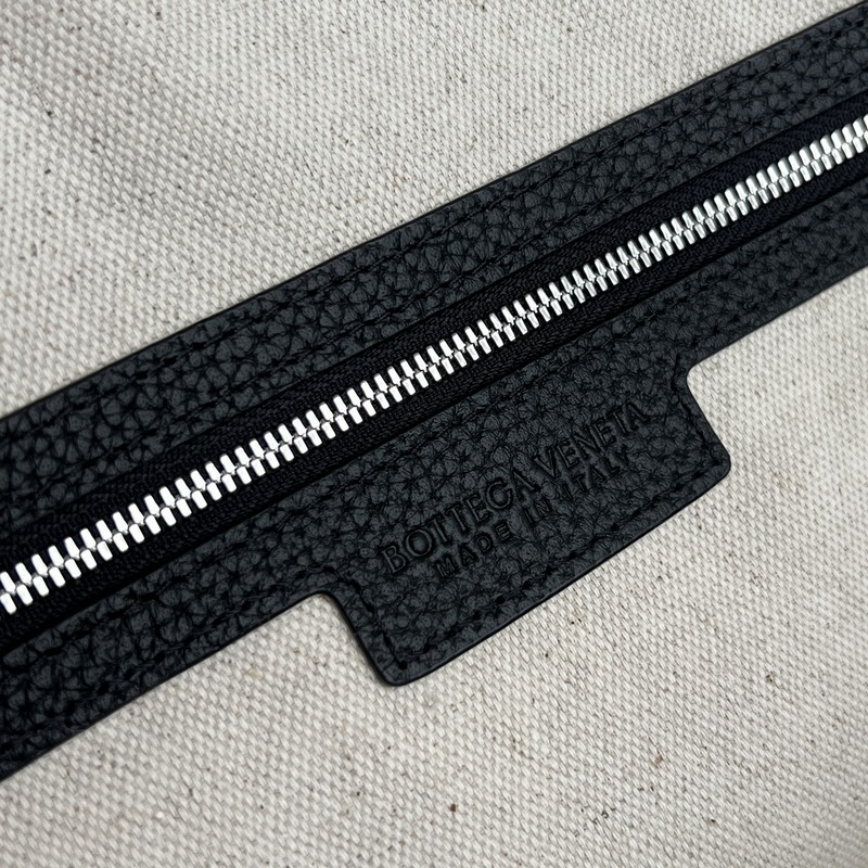 #Bv新款男士粒面雙肩包 833158 直接把質感和檔次拉滿 經典編織工藝 柔軟