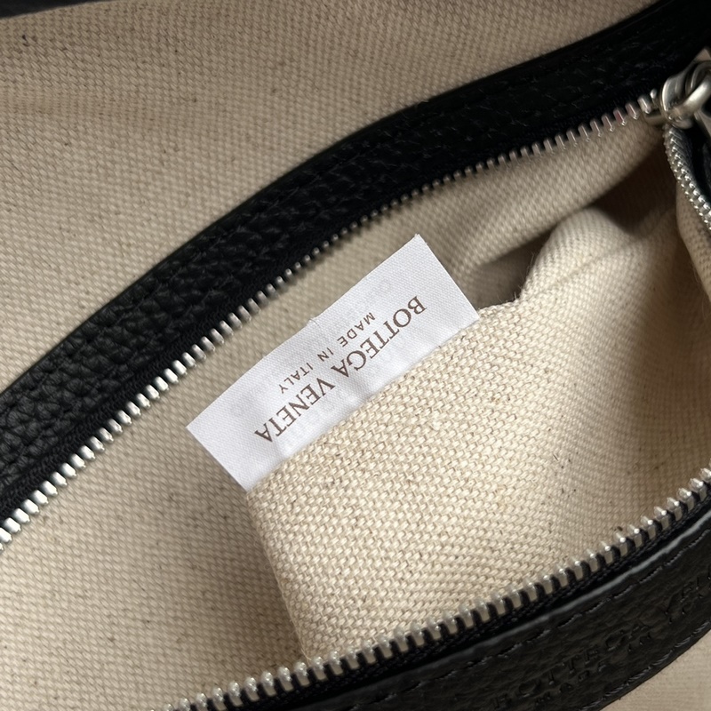 #Bv新款男士粒面雙肩包 833158 直接把質感和檔次拉滿 經典編織工藝 柔軟