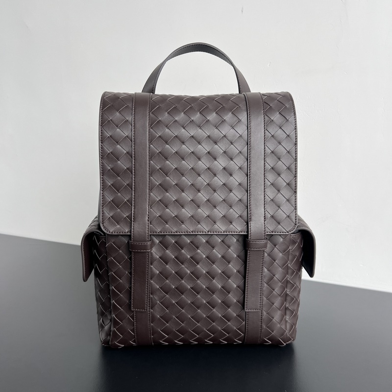 BV 新款男士雙肩包，超級受歡迎 805971 ~采用細軟的小牛皮純手工編制 編