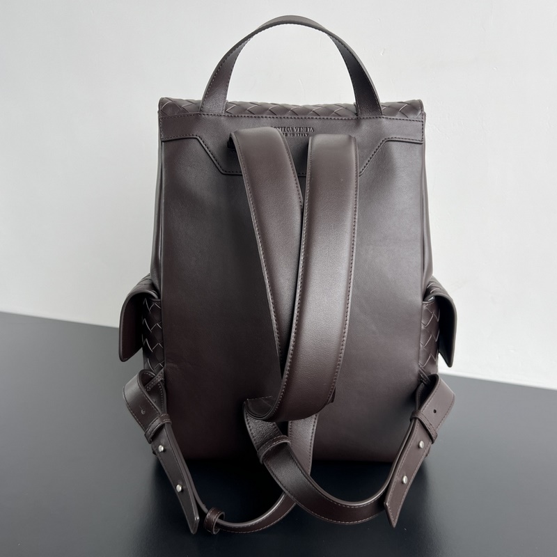 BV 新款男士雙肩包，超級受歡迎 805971 ~采用細軟的小牛皮純手工編制 編