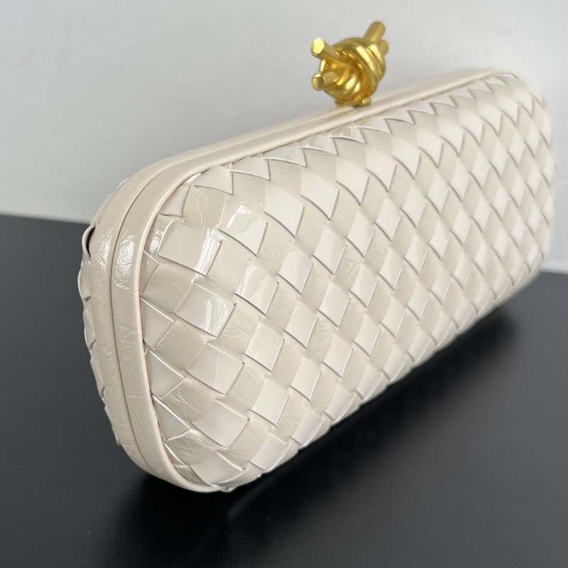 #BV 新款 kont晚宴手袋 (717622 25cm) 這款耀眼的鏡面效果晚