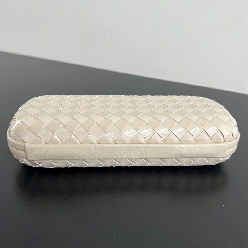 #BV 新款 kont晚宴手袋 (717622 25cm) 這款耀眼的鏡面效果晚