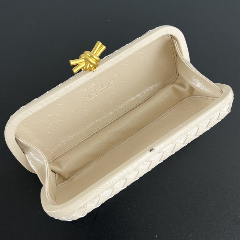 #BV 新款 kont晚宴手袋 (717622 25cm) 這款耀眼的鏡面效果晚