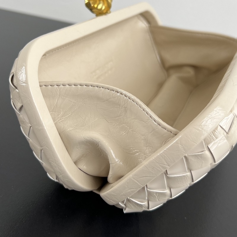 #BV 新款 kont晚宴手袋 (717622 25cm) 這款耀眼的鏡面效果晚