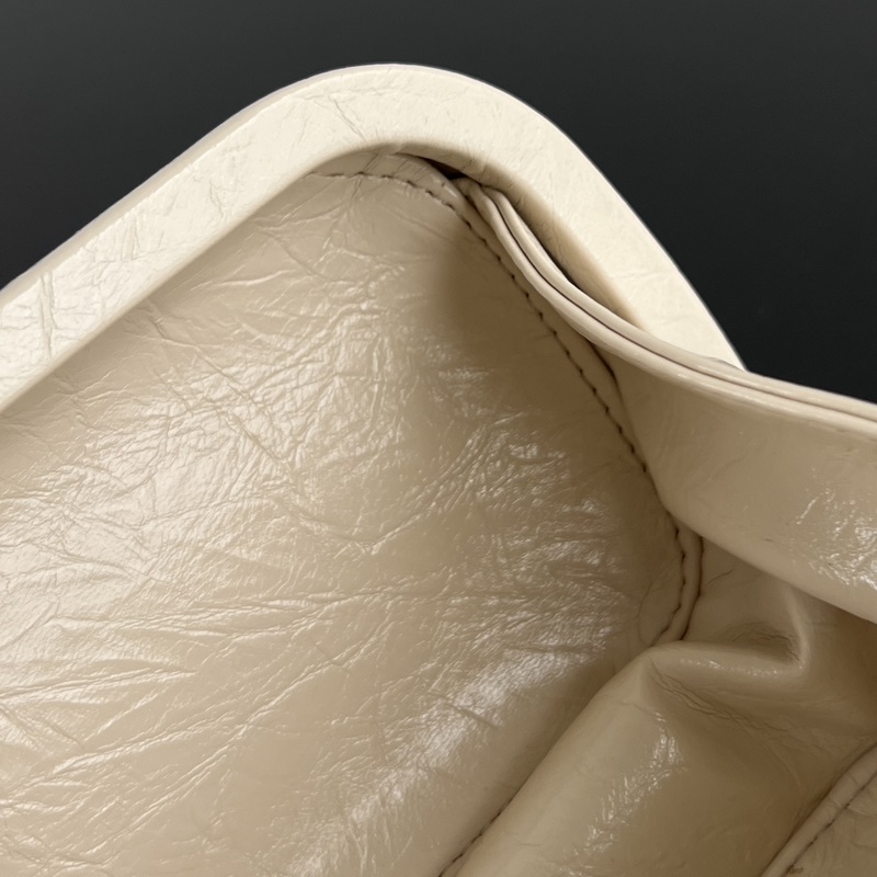 #BV 新款 kont晚宴手袋 (717622 25cm) 這款耀眼的鏡面效果晚