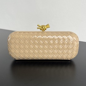 #BV 新款 kont晚宴手袋 (717622 25cm) 這款耀眼的鏡面效果晚