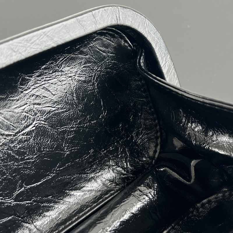 #BV 新款 kont晚宴手袋 (717622 25cm) 這款耀眼的鏡面效果晚