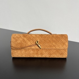 #Bv Clutch 長款手拿包 741511 配有提手，手拿包的設(shè)計體現(xiàn)了精緻