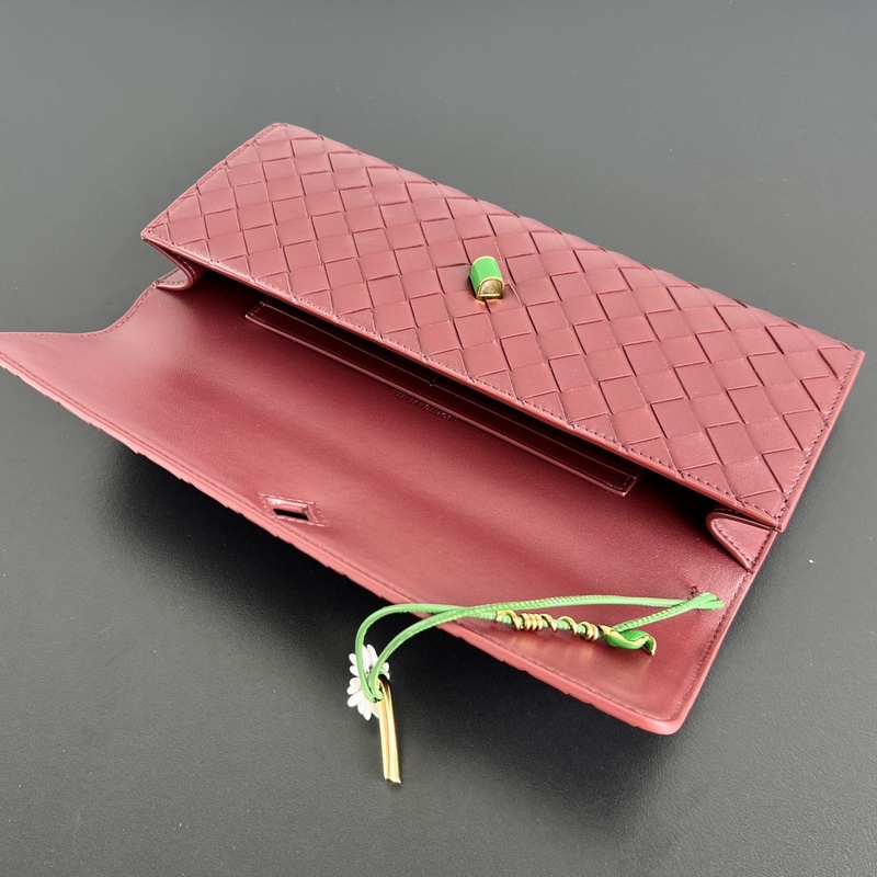 BV新品 Andiamo Clutch 小皺菊手拿包 836810 一款特別的A