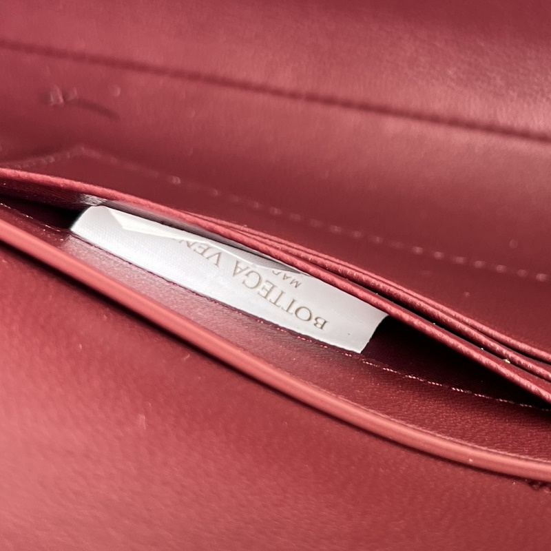 BV新品 Andiamo Clutch 小皺菊手拿包 836810 一款特別的A