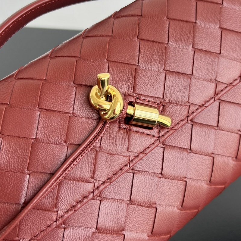 #Bv Clutch 長款手拿包 741511 配有提手，手拿包的設計體現(xiàn)了精緻