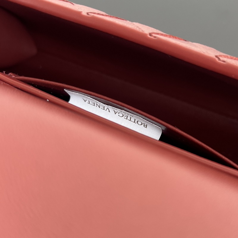 #Bv Clutch 長款手拿包 741511 配有提手，手拿包的設計體現(xiàn)了精緻