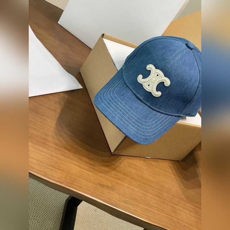 凱旋門LOGO Celine 牛仔棒球帽 首先看這材質，選用的牛仔面料質感超絕，