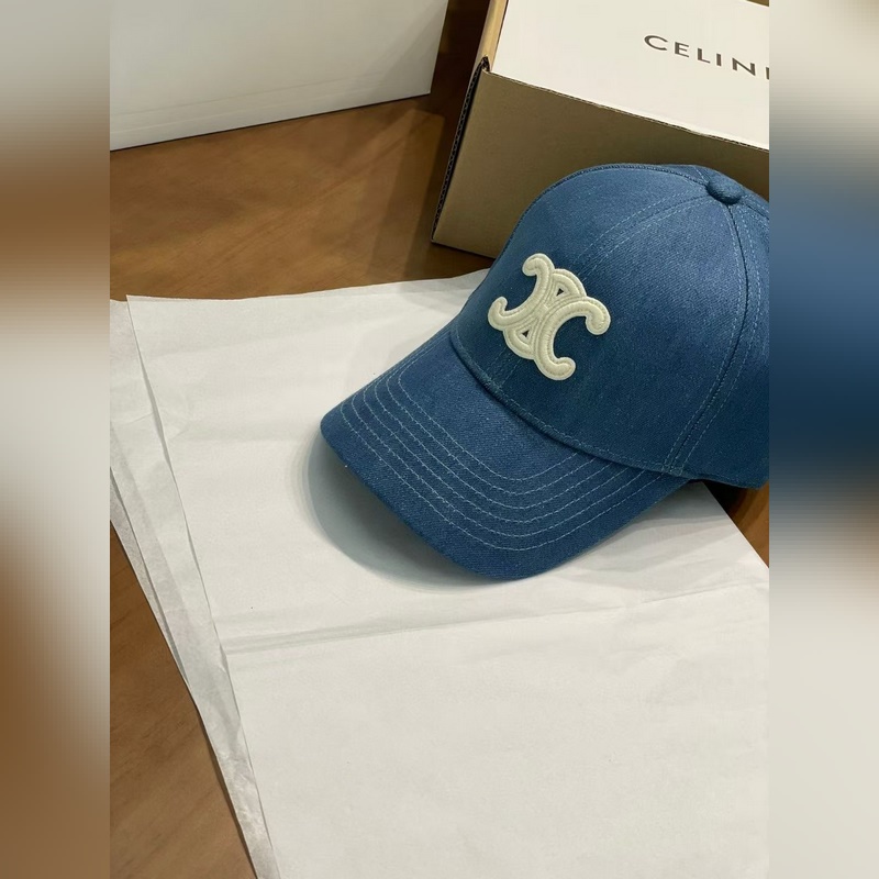 凱旋門LOGO Celine 牛仔棒球帽 首先看這材質，選用的牛仔面料質感超絕，