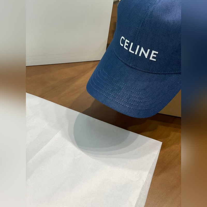 Celine 牛仔棒球帽必須給你們好好安利一下 首先看這材質，選用的牛仔面料質感