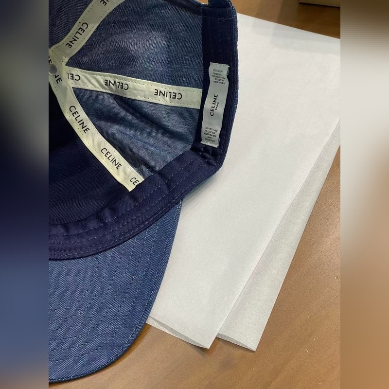 Celine 牛仔棒球帽必須給你們好好安利一下 首先看這材質，選用的牛仔面料質感