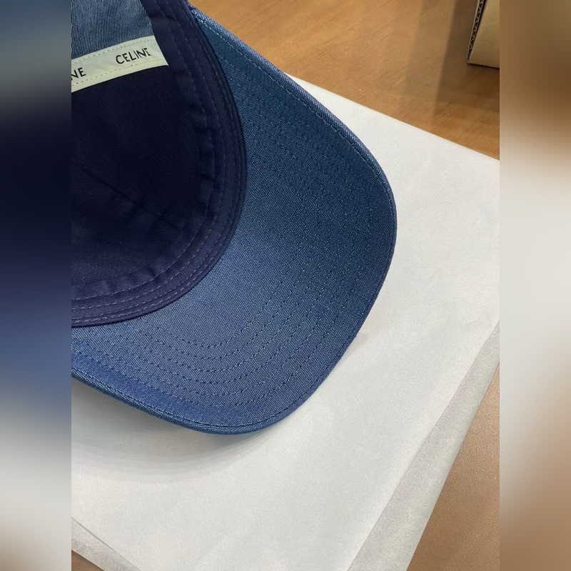 Celine 牛仔棒球帽必須給你們好好安利一下 首先看這材質，選用的牛仔面料質感