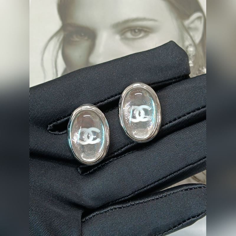 Chanel  新款 香奈兒 白色琺瑯滴雙C 鏡面橢圓白金色耳釘