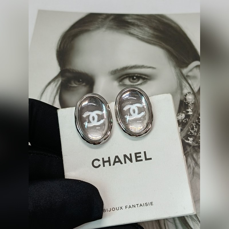 Chanel  新款 香奈兒 白色琺瑯滴雙C 鏡面橢圓白金色耳釘