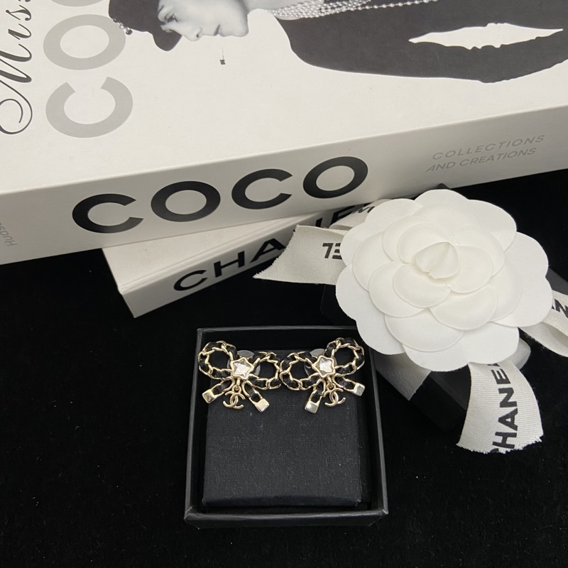 Chanel  香奈兒新款25b蝴蝶結(jié)穿皮耳釘 甜酷女孩閉眼入 一眼愛上
