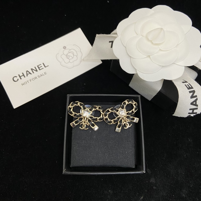 Chanel  香奈兒新款25b蝴蝶結(jié)穿皮耳釘 甜酷女孩閉眼入 一眼愛上