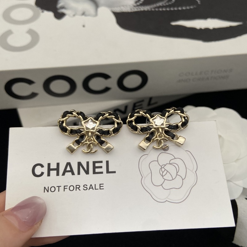 Chanel  香奈兒新款25b蝴蝶結(jié)穿皮耳釘 甜酷女孩閉眼入 一眼愛上