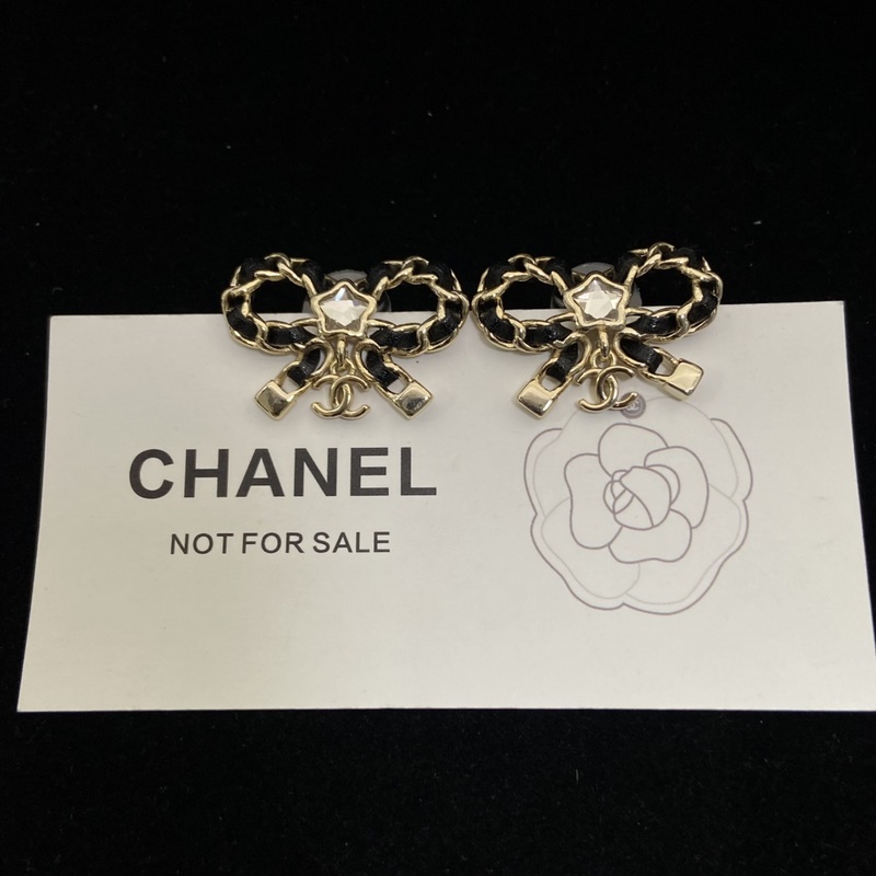 Chanel  香奈兒新款25b蝴蝶結(jié)穿皮耳釘 甜酷女孩閉眼入 一眼愛上