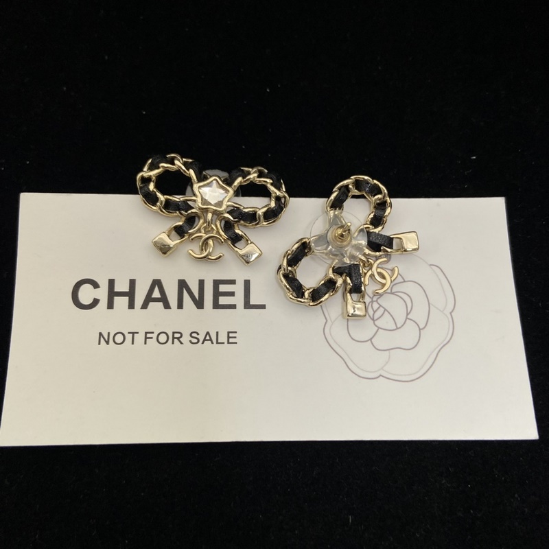 Chanel  香奈兒新款25b蝴蝶結(jié)穿皮耳釘 甜酷女孩閉眼入 一眼愛上