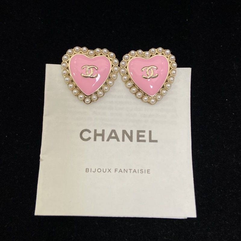 Ch@ nel香奈兒新款25b愛心珍珠耳釘 經典小米珠搭配琺瑯工藝 富家千金氣質