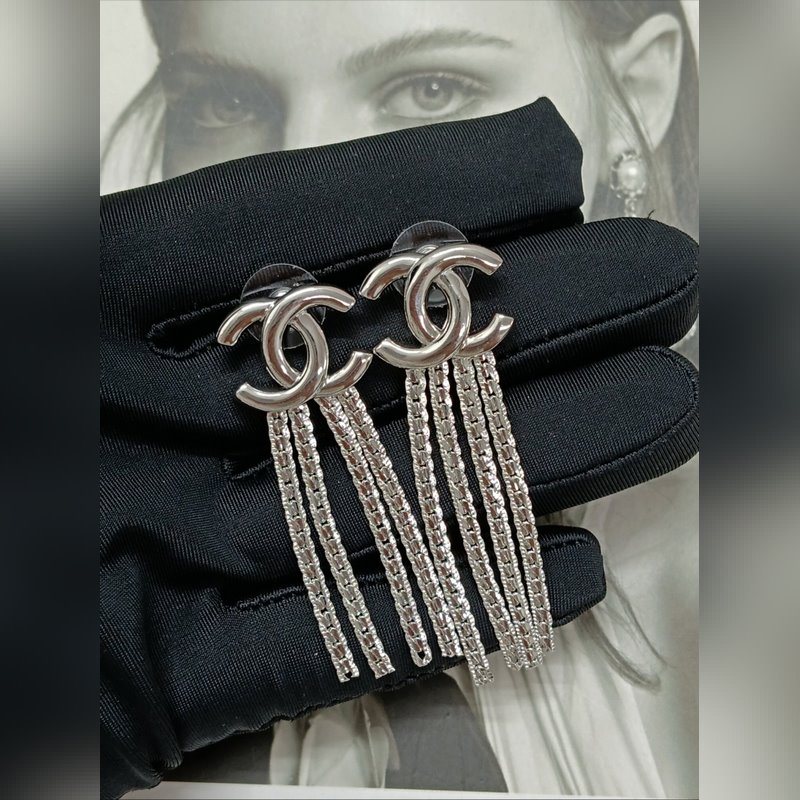 Chanel  新款 香奈兒 流蘇長條紋鍊 白金色耳釘