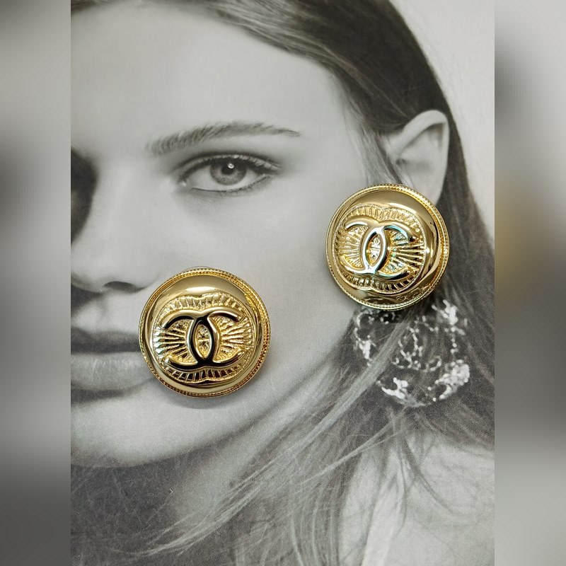 Chanel  新款 香奈兒25A 黃金色 圓形拉絲條紋 耳釘