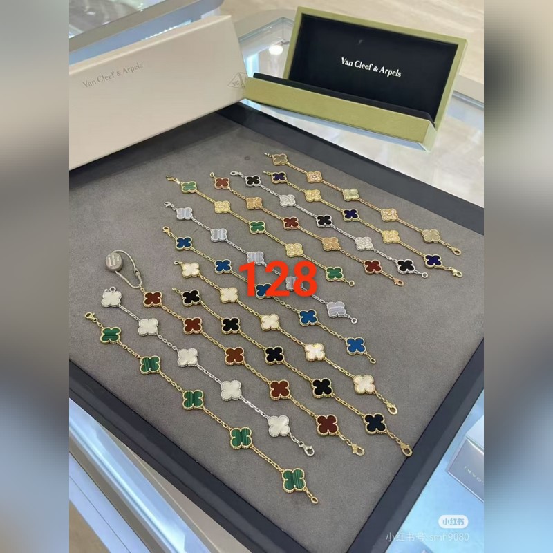 Chanel  新款 香奈兒25A 黃金色 圓形拉絲條紋 耳釘