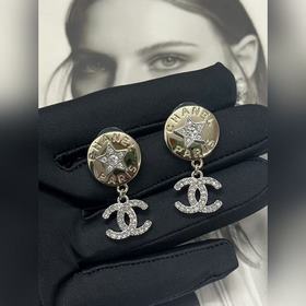 Chanel  新款 香奈兒雙C銀色鑽淺金圓餅星星耳環