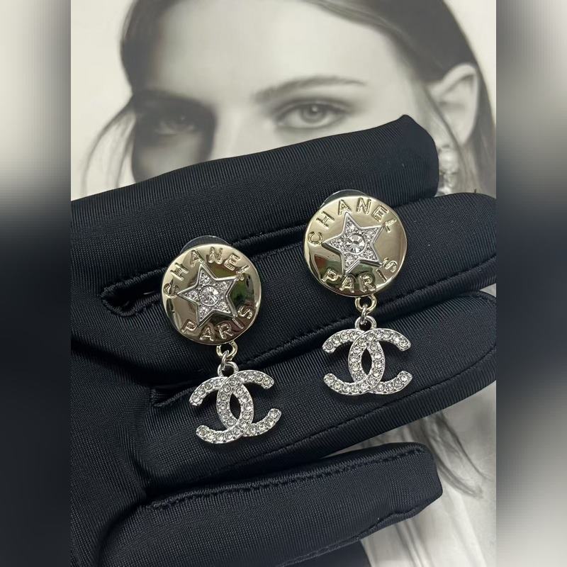 Chanel  新款 香奈兒雙C銀色鑽淺金圓餅星星耳環