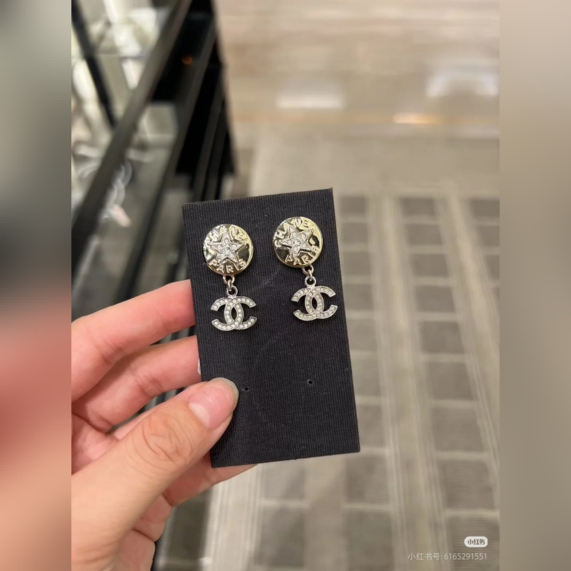 Chanel  新款 香奈兒雙C銀色鑽淺金圓餅星星耳環