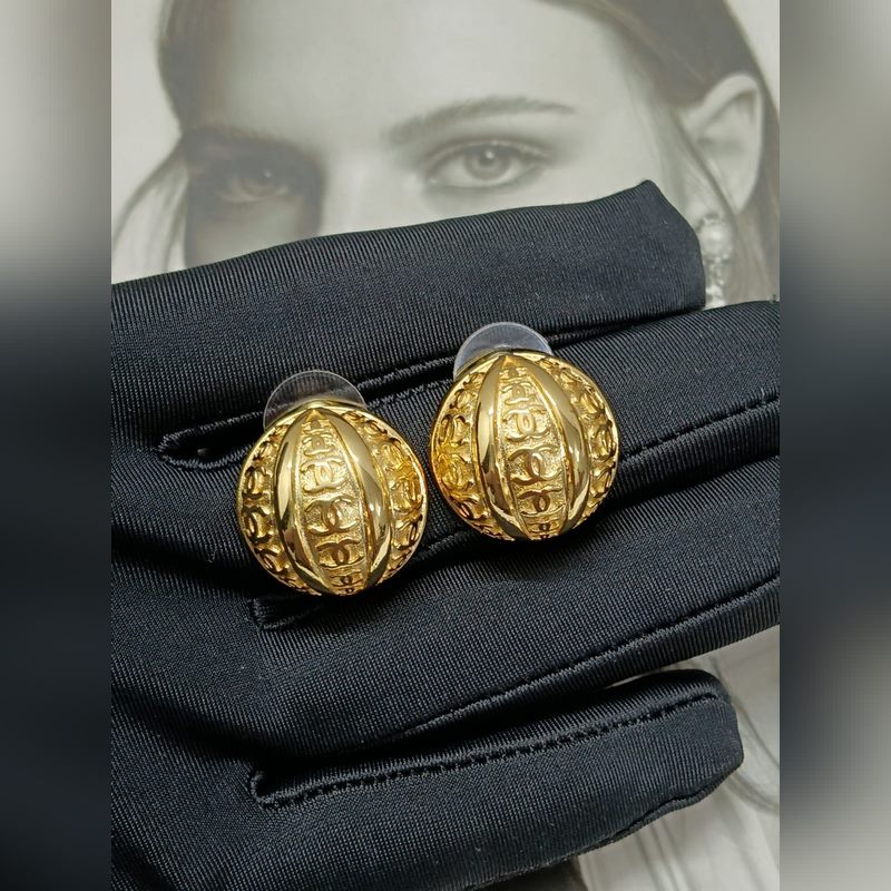 Chanel  新款 香奈兒25A 水鑽半圓球 金色 耳釘