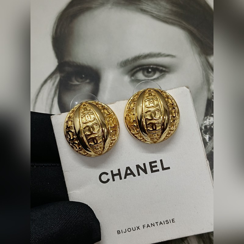 Chanel  新款 香奈兒25A 水鑽半圓球 金色 耳釘