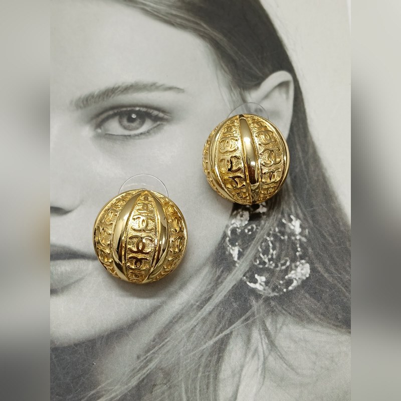 Chanel  新款 香奈兒25A 水鑽半圓球 金色 耳釘