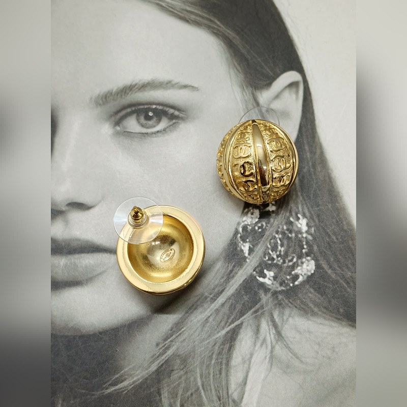 Chanel  新款 香奈兒25A 水鑽半圓球 金色 耳釘