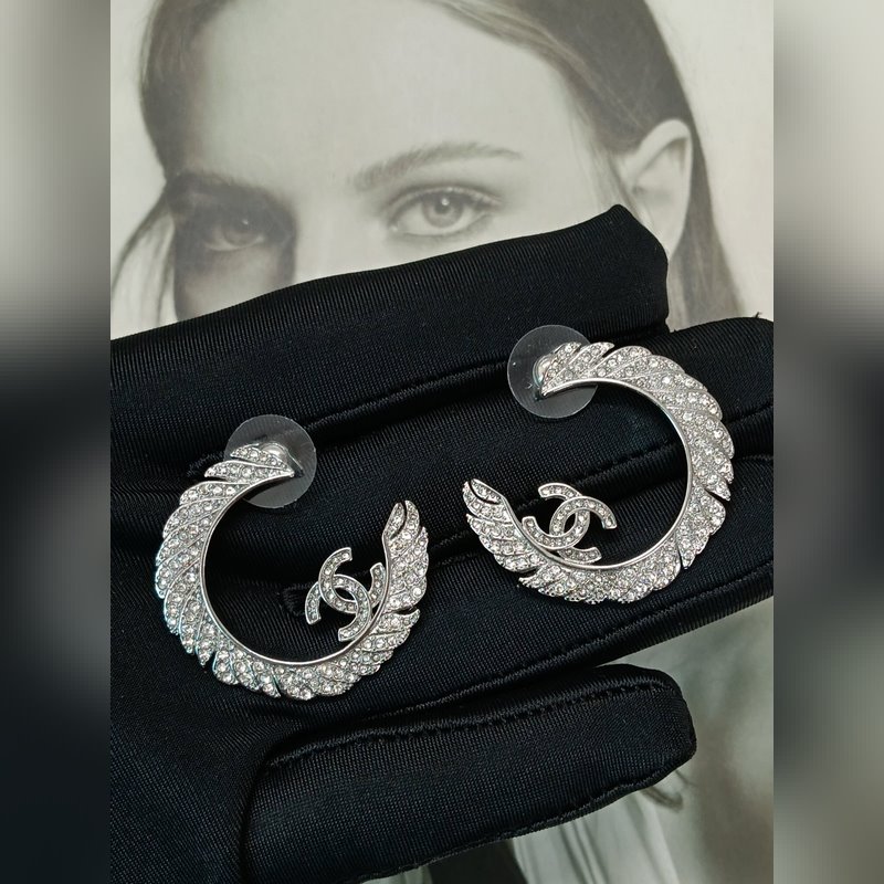 Chanel  新款 香奈兒 C型翼翅 滿鑽 白金色耳釘