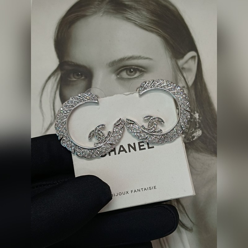 Chanel  新款 香奈兒 C型翼翅 滿鑽 白金色耳釘