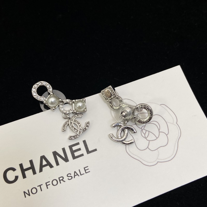 Chanel  香奈兒CoCo珍珠雙C耳釘 太閃耀迷人了 白富美即視感