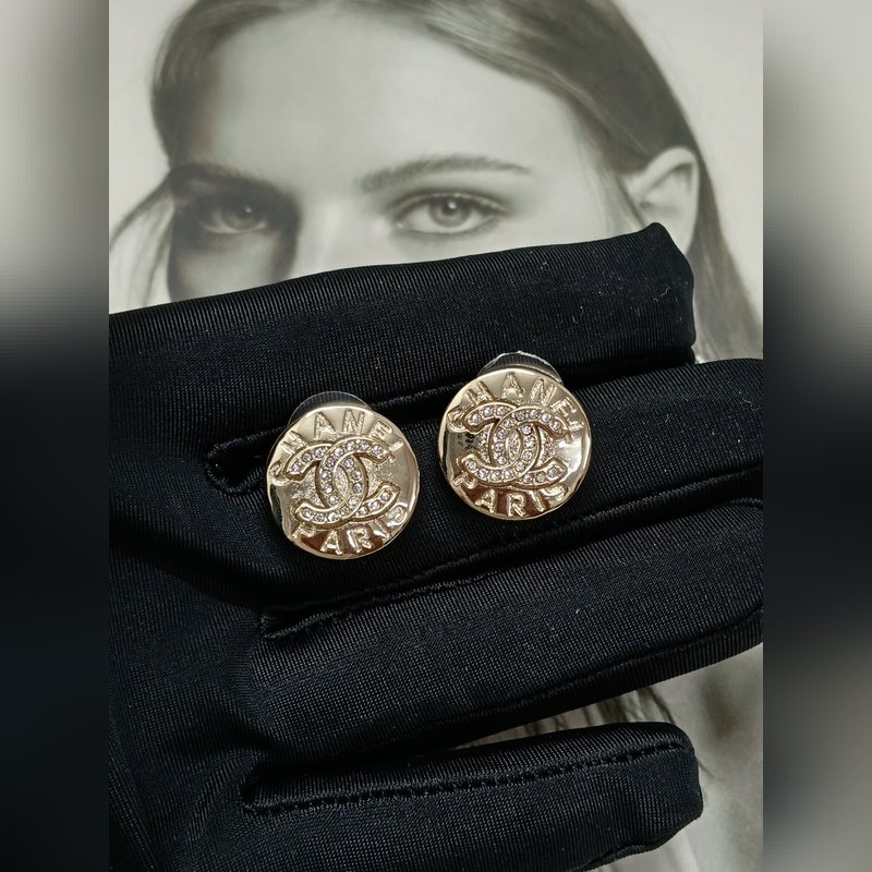 Chanel  新款 香奈兒25A 金色圓型水鑽 字母金幣 耳釘
