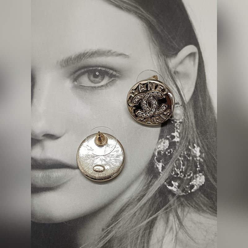 Chanel  新款 香奈兒25A 金色圓型水鑽 字母金幣 耳釘