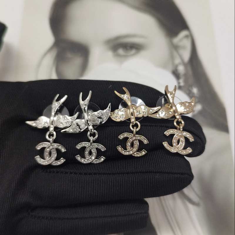 Chanel  新款 香奈兒飛鳥滿鑽 白金色耳環