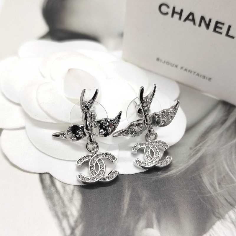 Chanel  新款 香奈兒飛鳥滿鑽 白金色耳環